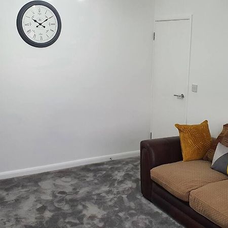 Exquisite And Modern 2 Bed Maisonette Harmondsworth Buitenkant foto