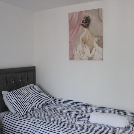 Exquisite And Modern 2 Bed Maisonette Harmondsworth Buitenkant foto
