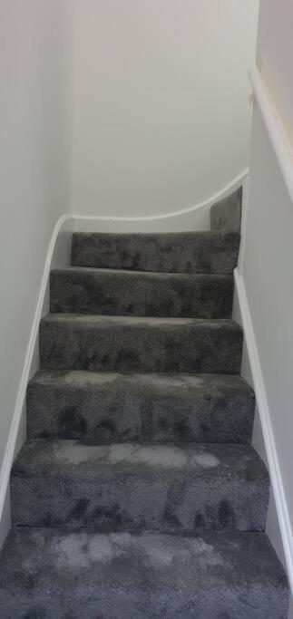 Exquisite And Modern 2 Bed Maisonette Harmondsworth Buitenkant foto
