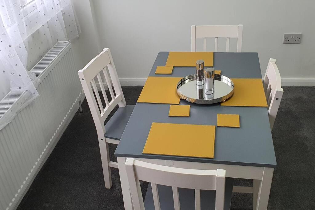 Exquisite And Modern 2 Bed Maisonette Harmondsworth Buitenkant foto