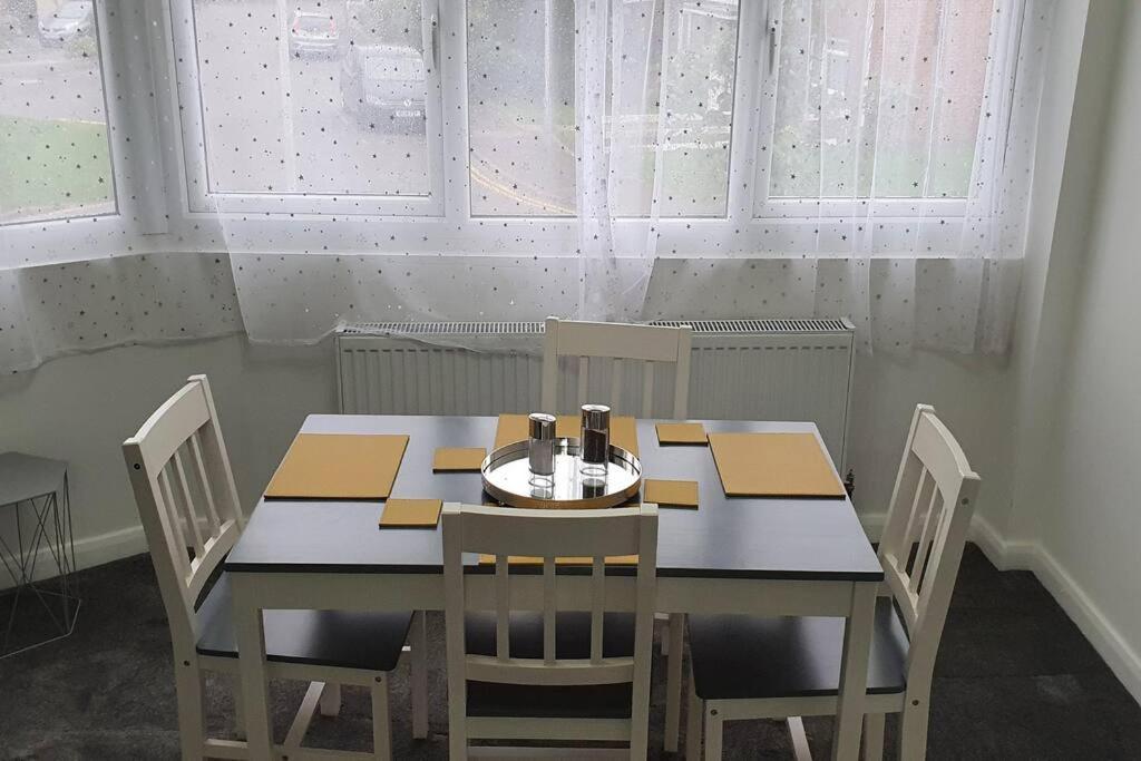 Exquisite And Modern 2 Bed Maisonette Harmondsworth Buitenkant foto