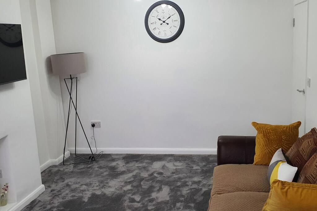 Exquisite And Modern 2 Bed Maisonette Harmondsworth Buitenkant foto