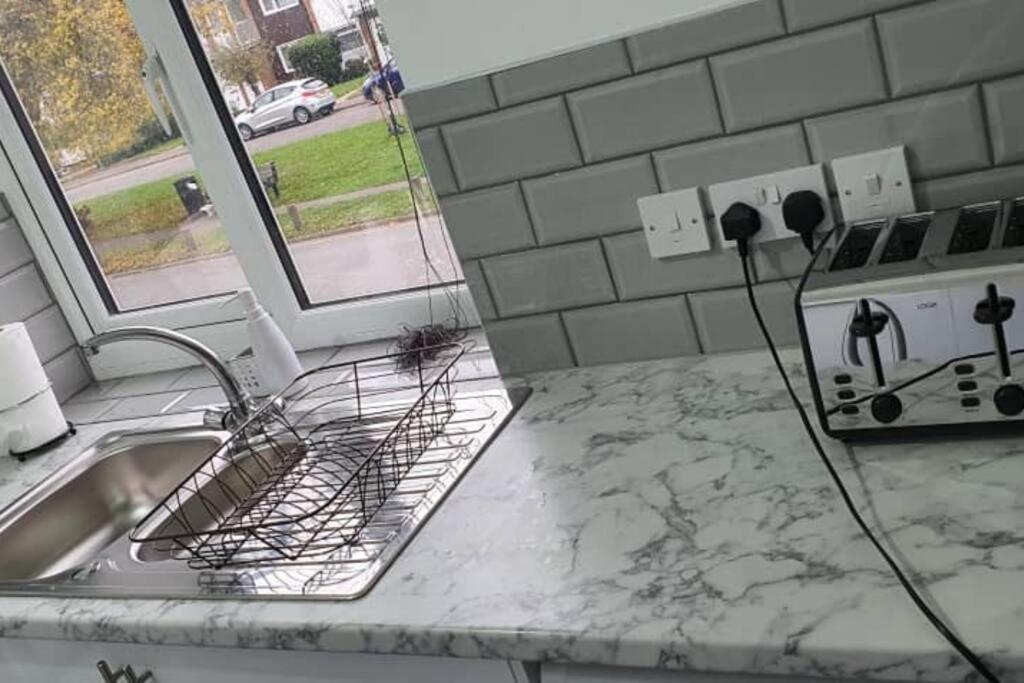 Exquisite And Modern 2 Bed Maisonette Harmondsworth Buitenkant foto