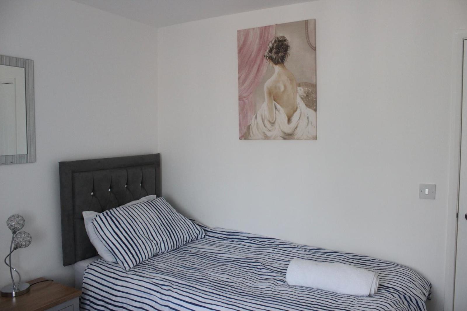 Exquisite And Modern 2 Bed Maisonette Harmondsworth Buitenkant foto