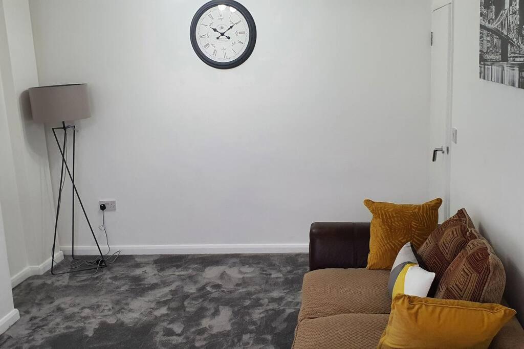 Exquisite And Modern 2 Bed Maisonette Harmondsworth Buitenkant foto